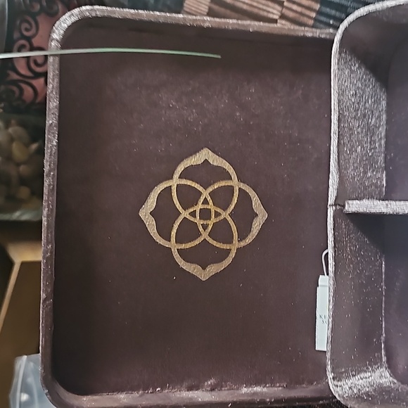 NEW! Kendra Scott Set with Box - Picture 7 of 8